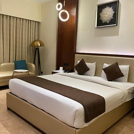 Hotel The Patricians Bilāspur 外观 照片