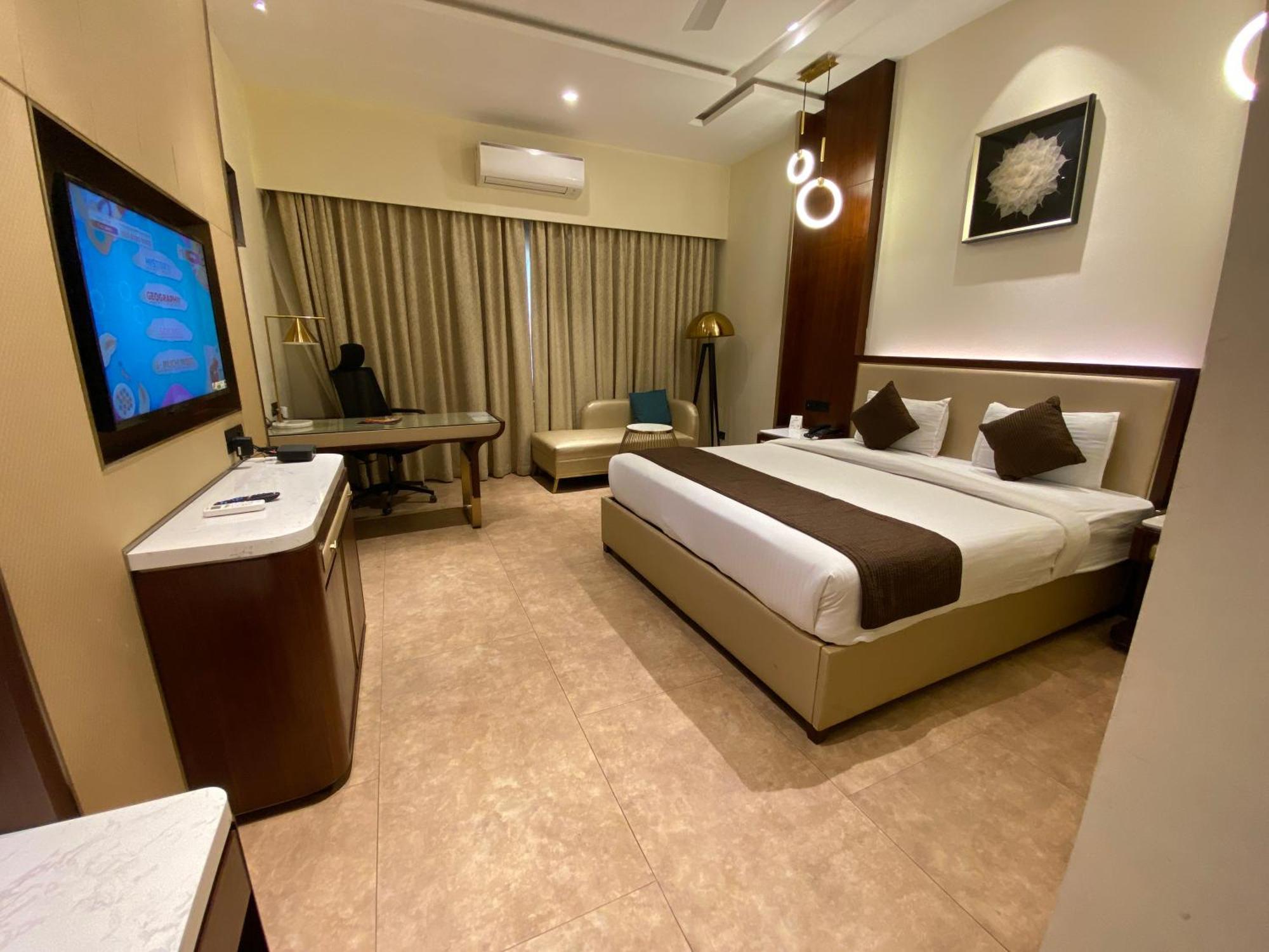 Hotel The Patricians Bilāspur 外观 照片