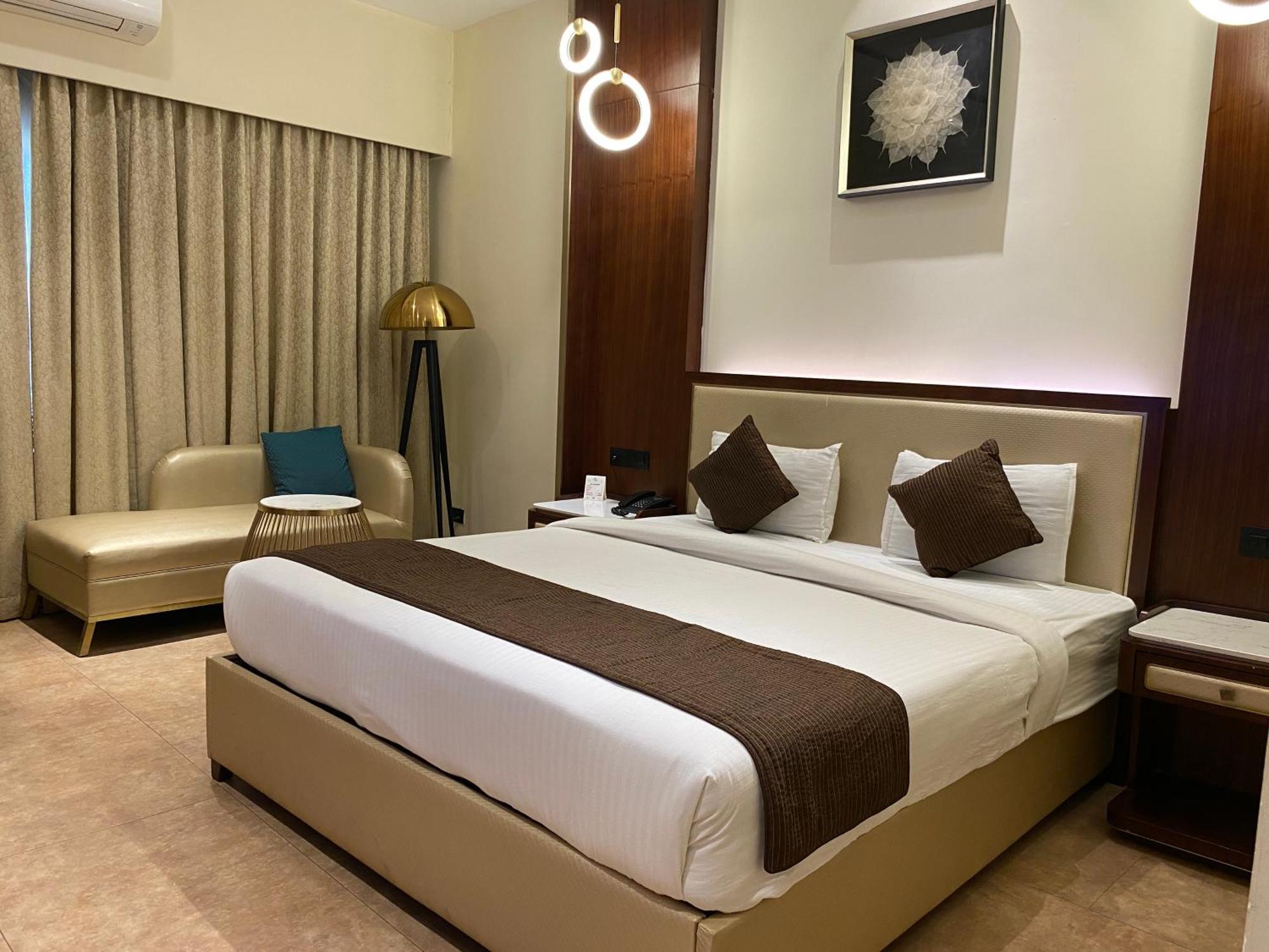 Hotel The Patricians Bilāspur 外观 照片