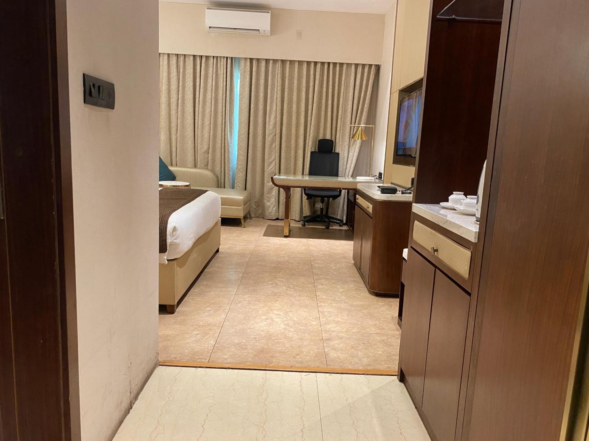 Hotel The Patricians Bilāspur 外观 照片